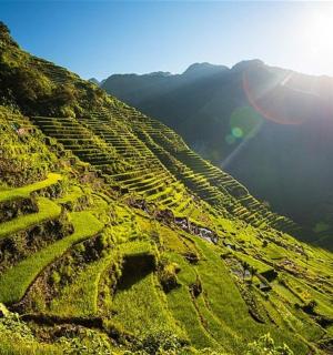 山边的一座古老圆形剧场