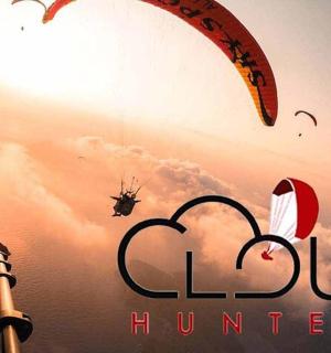 plakát muže pouštícího draka