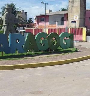 路边写着“maragog”的标志