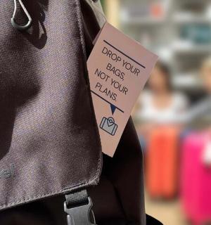 贴在人口袋背面的标签