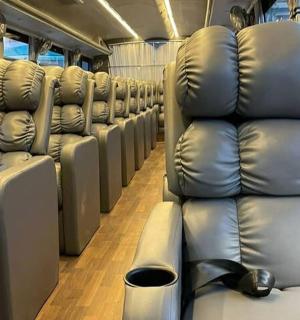 火车上的一排空座位