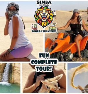 一名女子骑摩托车的拼贴画