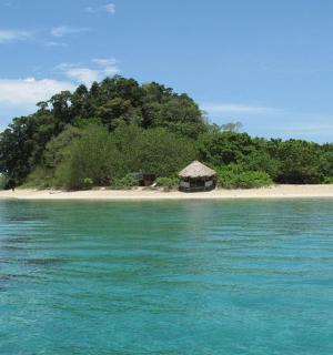 水中央的一个小岛