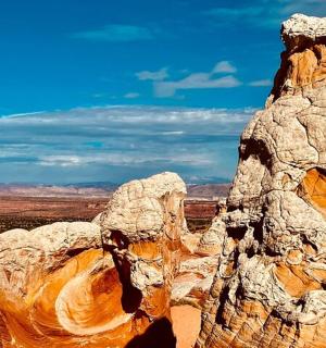 从山顶俯瞰沙漠