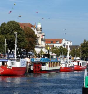 a group of boats are docked in a harbor
