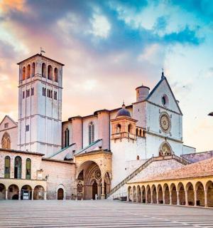 一座有塔楼和钟的大教堂