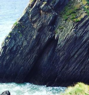 海水中的一块大石头