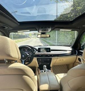 ein Blick ins Innere eines Autos