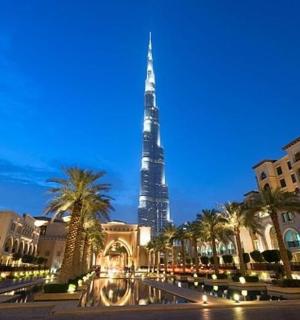 a view of the tallest building in the world at night