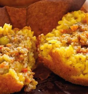 kaksi palaa ruokaa paperipussissa