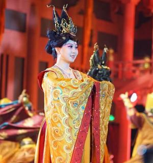 a figurine of a woman with a crown on her head