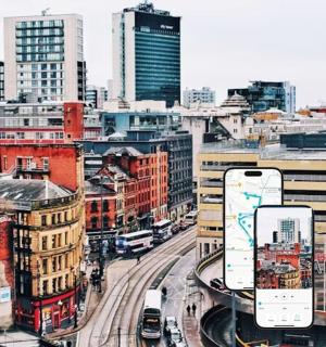 有建筑物和汽车的城市景观