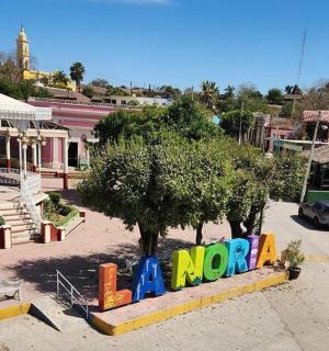 一座有阿尔伯克基标志的城市