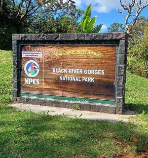 a sign for the back everglades national park