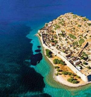 海洋中央的一座岛屿