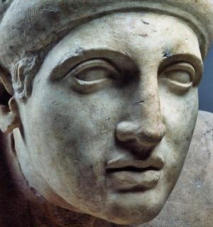 eine Statue einer Frauenbüste