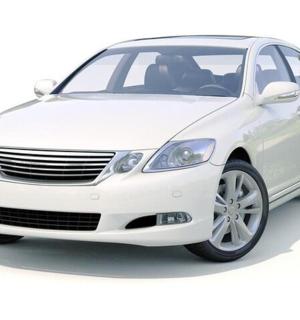 bílé auto izolované na bílém pozadí