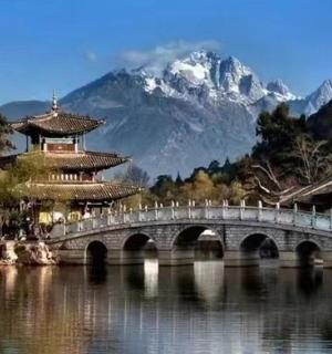 山前湖上的一座桥