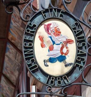 建筑物侧面的时钟