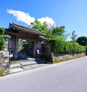 an old stone building on the side of a road