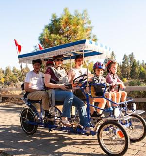 一群人骑自行车