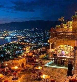 pohled na město v noci