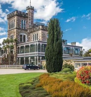 a large building with a car parked in front of it