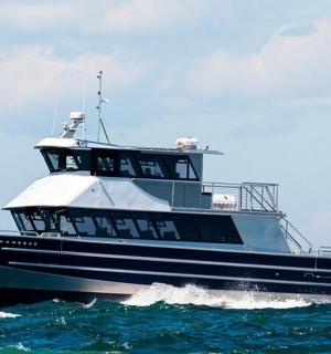 海上的一艘大船