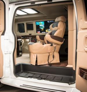 货车后部的内部视图