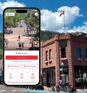 dva obrázky telefonu před budovou