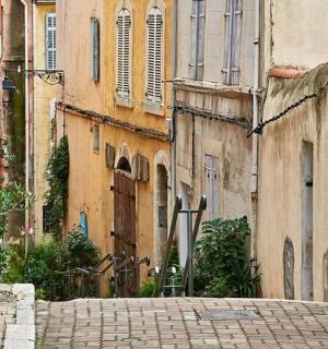 an alley in an old town with buildings