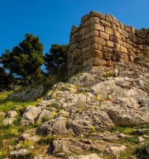 an old stone wall on a grassy hill