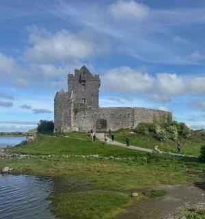 hrad na ostrově uprostřed vody