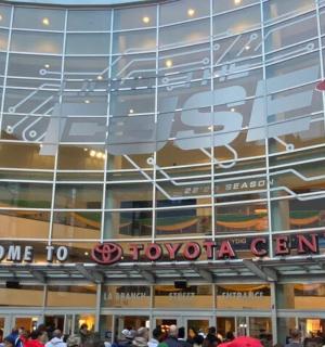 a view of the front of the foyola center