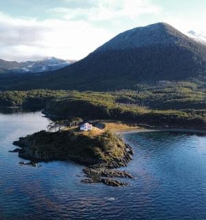 水域中央的岛屿