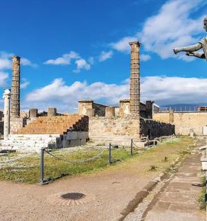 a statue of a man standing in front of a building