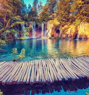 滝の前の水たまり