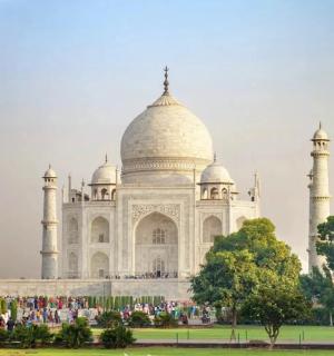 从入口处看到的泰姬陵