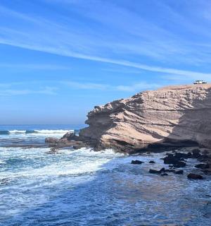 从悬崖上看海景