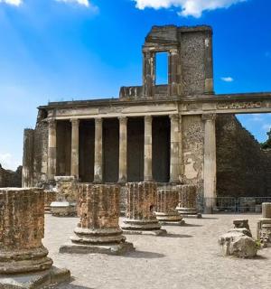 an ancient building with columns in a courtyard
