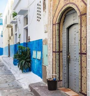 蓝色之城舍夫沙万的一条小巷