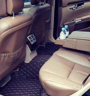 汽车后座的景色