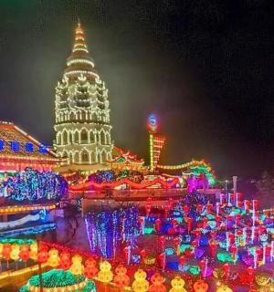 a building decorated with christmas lights in front of a building