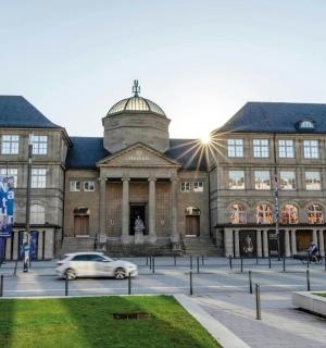 a car parked in front of a large building