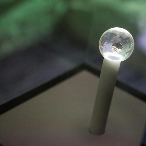 uklidňující hůl s golfovým míčkem nahoře