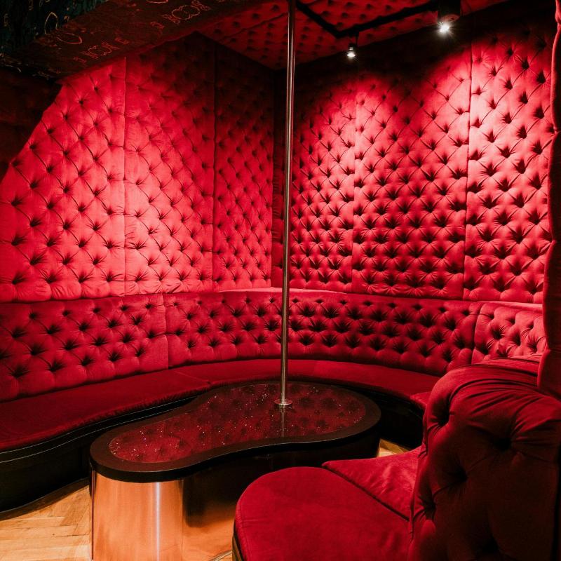 Құтқарушылармен порно Атақты адамдардың эротикалық фотосуреттерін және секс порносын қараңыз.