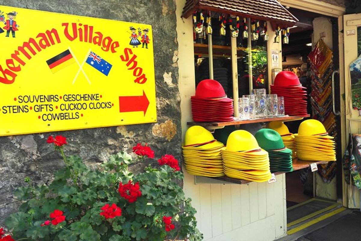 tanda untuk restoran dengan piring di dinding