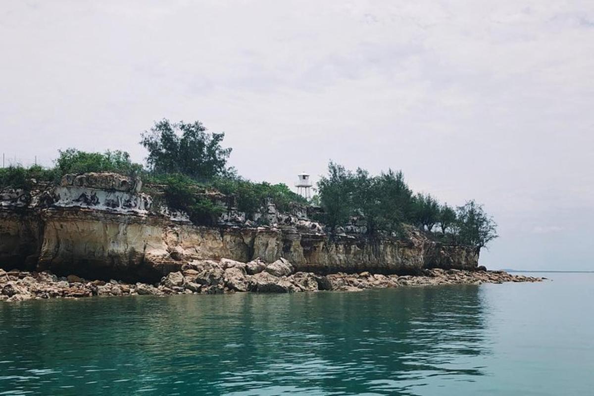 an island in the middle of the water