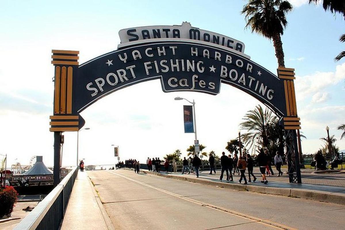 cedule pro kavárny sportovního rybolovu a boardingu v přístavu Santa Monica Port