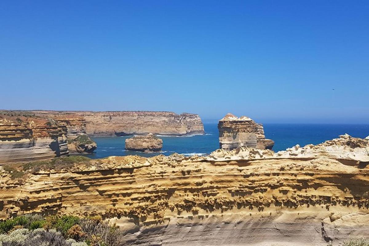 una vista dels dotze apòstols des dels penya-segats a l'oceà